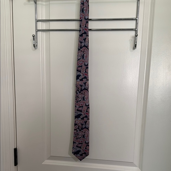 Hardy Amies Blue and Red Paisley Tie Elegant Accessory - Picture 4 of 4